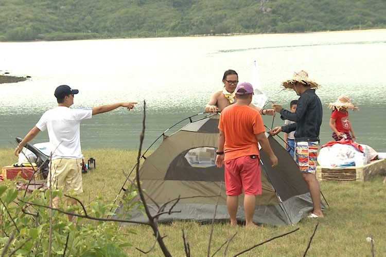 Chia tay khách sạn Seraton Nha Trang, trong tập 16, " Bố ơi, Mình đi đâu thế?", các cặp bố con bước vào thử thách vô cùng khắc nghiệt khi phải sống tại đảo hoang. 